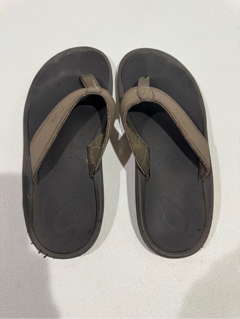 OluKai Ohana Men’s Flip Flop Sandals Brown Taupe Comfort Beach Size 11